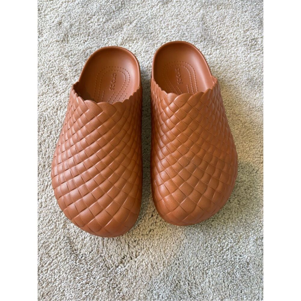 NEW  women’s Crocs Dylan Woven Clog Slipper lounge shoe slip on, W6 $68 - Picture 4 of 7